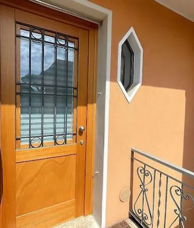 Appartamento Rosso - Over The Rainbow Apartments - Lido Di Jesolo -4 Posti Letto Exterior photo