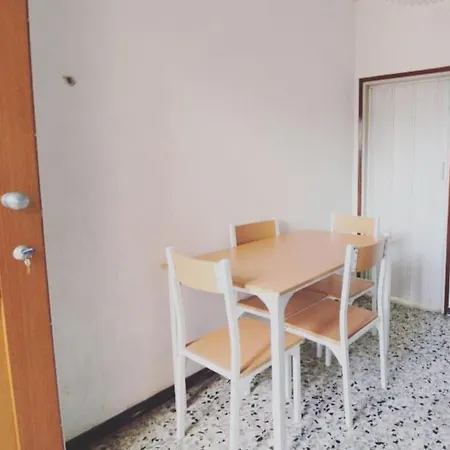 Appartamento Rosso - Over The Rainbow Apartments - Lido Di Jesolo -4 Posti Letto Exterior photo