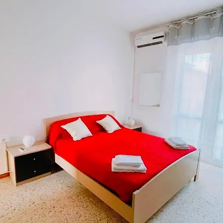 Appartamento Rosso - Over The Rainbow Apartments - Lido Di Jesolo -4 Posti Letto Exterior photo