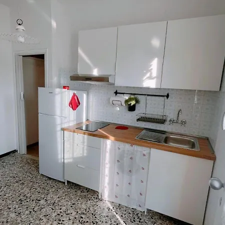 Appartamento Rosso - Over The Rainbow Apartments - Lido Di Jesolo -4 Posti Letto Exterior photo
