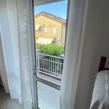 Appartamento Rosso - Over The Rainbow Apartments - Lido Di Jesolo -4 Posti Letto Exterior photo